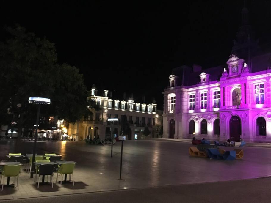 Bel Appartement Climatise Plein Centre Ville Poitiers Exterior foto